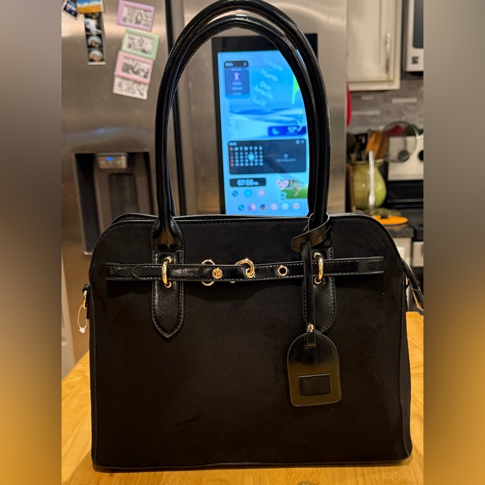 NWT La Terre Fashion Woman’s Handbag Black, Vegan